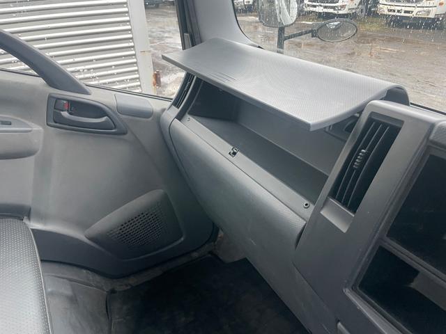 エルフトラック ２ｔ積　拡幅ワイドロング　平ボデー　４ＷＤ　５ＭＴ　フル装備（32枚目）