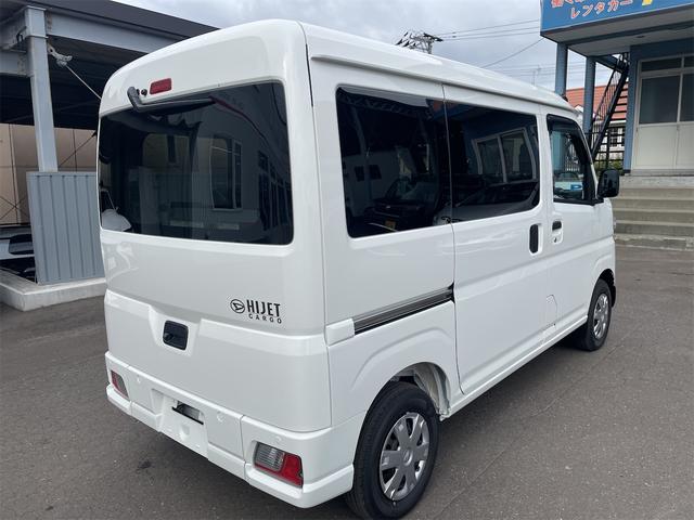 ハイゼットカーゴ 　スローパー　車いす移動車　４ＷＤ　電動ウインチ（リモコン付）　リヤヒーター　スライドドアイージークローザー　スマートインナーミラー　バックカメラ（4枚目）