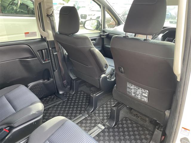 ノア Ｓｉ　４ＷＤ　純正９インチＳＤナビ　Ｂカメラ　Ｂｌｕｅｔｏｏｔｈ　フルセグテレビ　両側Ｐスライドドア　Ｒヒーター・Ｒクーラー　冬タイヤ積込　社外アルミホイール（17枚目）