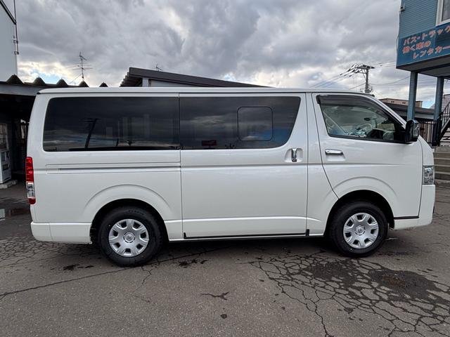 ハイエースバン ロングスーパーＧＬ　社外ナビ　バックカメラ　自動防眩インナーミラー　ＥＴＣ　両側スライドドア　冬タイヤ積込　４ＷＤ（3枚目）