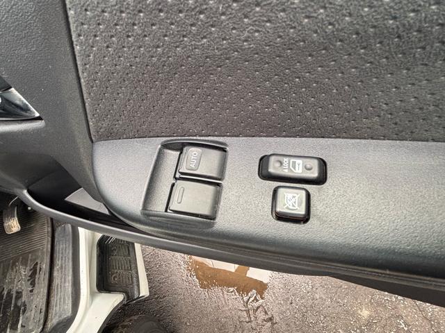 ハイエースバン ロングスーパーＧＬ　社外ナビ　バックカメラ　自動防眩インナーミラー　ＥＴＣ　両側スライドドア　冬タイヤ積込　４ＷＤ（18枚目）