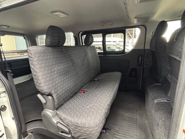 ハイエースバン ロングスーパーＧＬ　社外ナビ　バックカメラ　自動防眩インナーミラー　ＥＴＣ　両側スライドドア　冬タイヤ積込　４ＷＤ（20枚目）