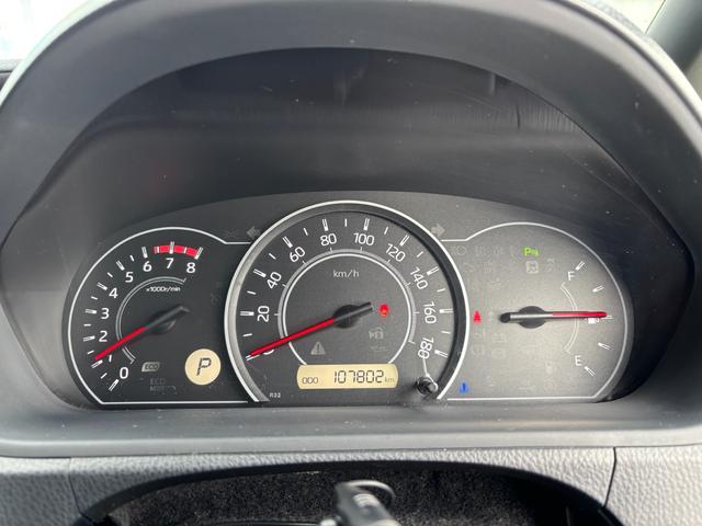 ヴォクシー Ｘ　オートダブルエアコン　社外ナビ　バックカメラ　片側パワースライドドア　リヤヒーター　４ＷＤ　８人乗（12枚目）