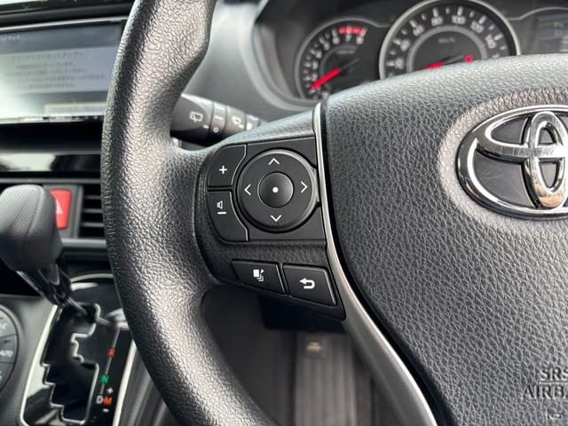 ヴォクシー Ｘ　オートダブルエアコン　社外ナビ　バックカメラ　片側パワースライドドア　リヤヒーター　４ＷＤ　８人乗（13枚目）