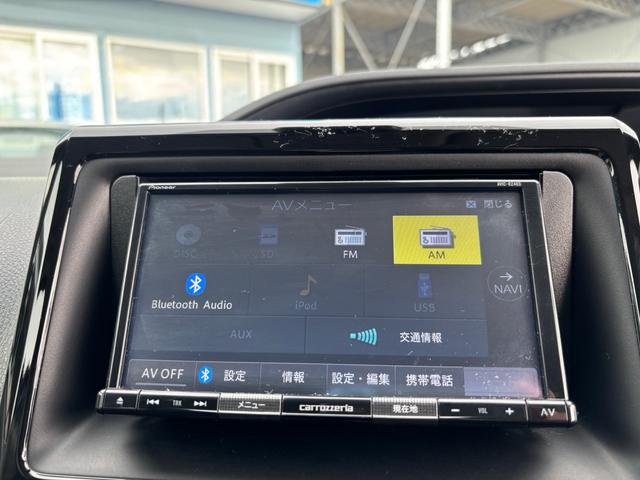 ヴォクシー Ｘ　オートダブルエアコン　社外ナビ　バックカメラ　片側パワースライドドア　リヤヒーター　４ＷＤ　８人乗（15枚目）