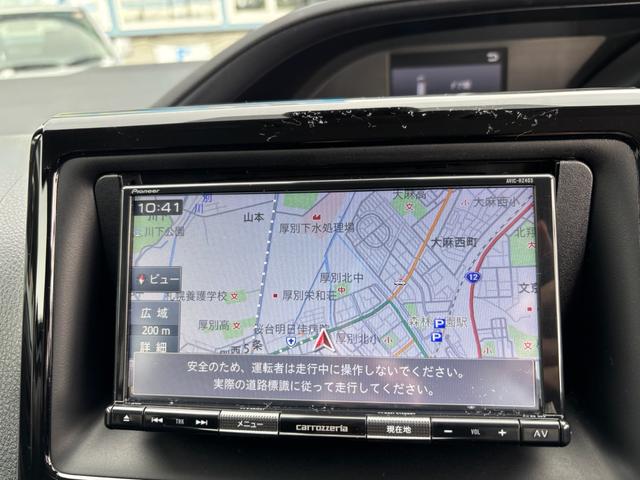 ヴォクシー Ｘ　オートダブルエアコン　社外ナビ　バックカメラ　片側パワースライドドア　リヤヒーター　４ＷＤ　８人乗（16枚目）