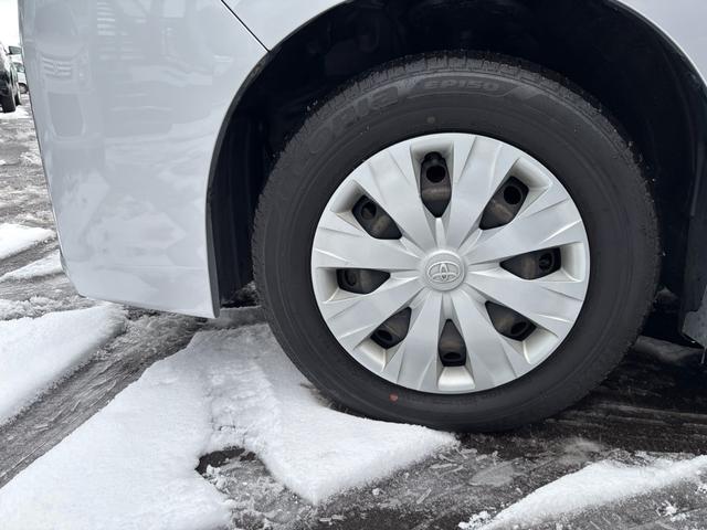 ヴォクシー Ｘ　オートダブルエアコン　社外ナビ　バックカメラ　片側パワースライドドア　リヤヒーター　４ＷＤ　８人乗（25枚目）