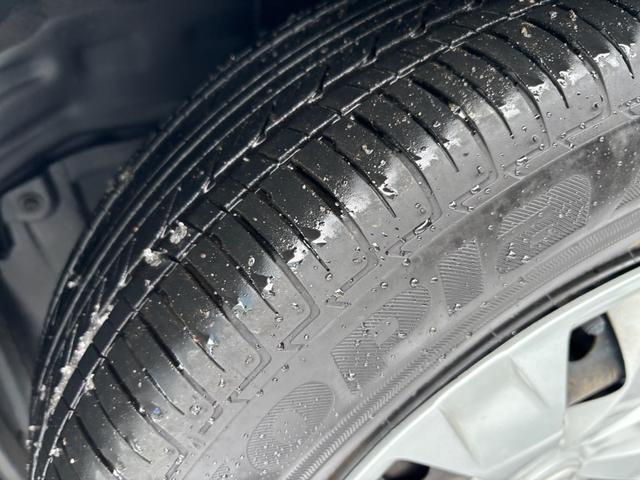 ヴォクシー Ｘ　オートダブルエアコン　社外ナビ　バックカメラ　片側パワースライドドア　リヤヒーター　４ＷＤ　８人乗（26枚目）