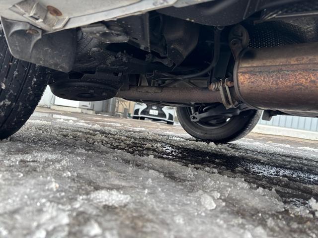 ヴォクシー Ｘ　オートダブルエアコン　社外ナビ　バックカメラ　片側パワースライドドア　リヤヒーター　４ＷＤ　８人乗（30枚目）