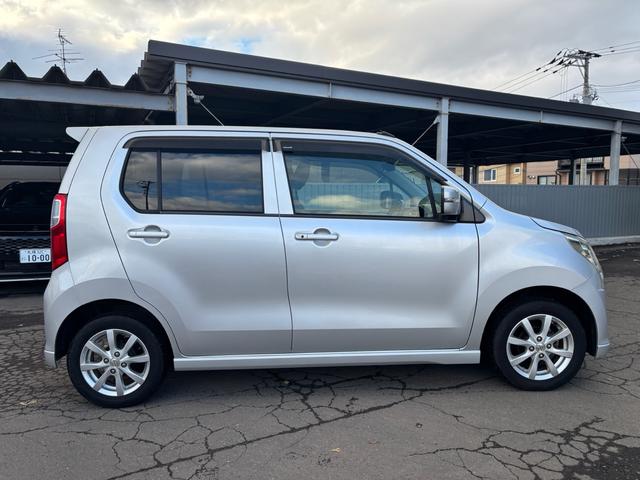 ワゴンＲ ＦＸリミテッド　４ＷＤ　ＡＢＳ　スマートキー　シートヒーター　エアコン　パワステ　パワーウィンドウ（3枚目）