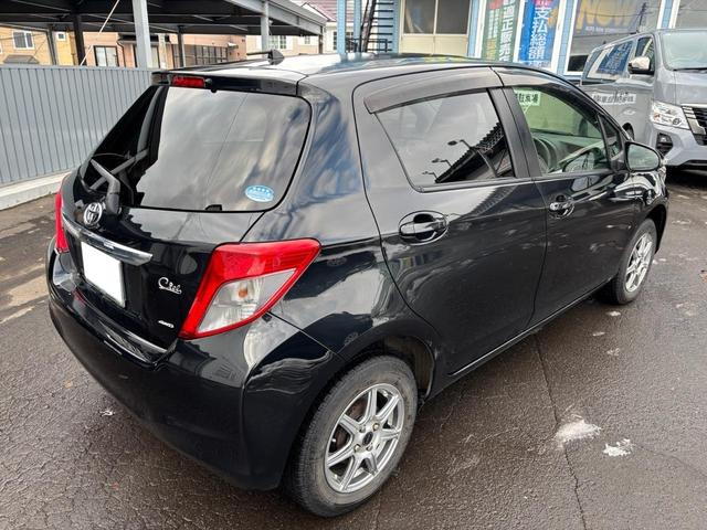 ヴィッツ Ｆ　シエル　４ＷＤ　ＡＢＳ　スマートキー　エアコン　パワステ　パワーウィンドウ　ＥＴＣ（4枚目）