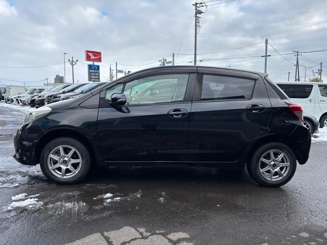 ヴィッツ Ｆ　シエル　４ＷＤ　ＡＢＳ　スマートキー　エアコン　パワステ　パワーウィンドウ　ＥＴＣ（7枚目）