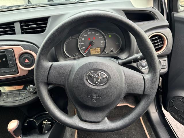 ヴィッツ Ｆ　シエル　４ＷＤ　ＡＢＳ　スマートキー　エアコン　パワステ　パワーウィンドウ　ＥＴＣ（8枚目）