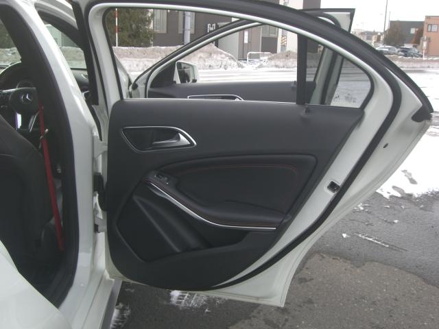 Ａクラス Ａ４５　ＡＭＧ　４マチック　純正ナビ　バックカメラ　ＥＴＣ　黒革シート　パワーシート　シートヒーター　ブラインドスポット（24枚目）