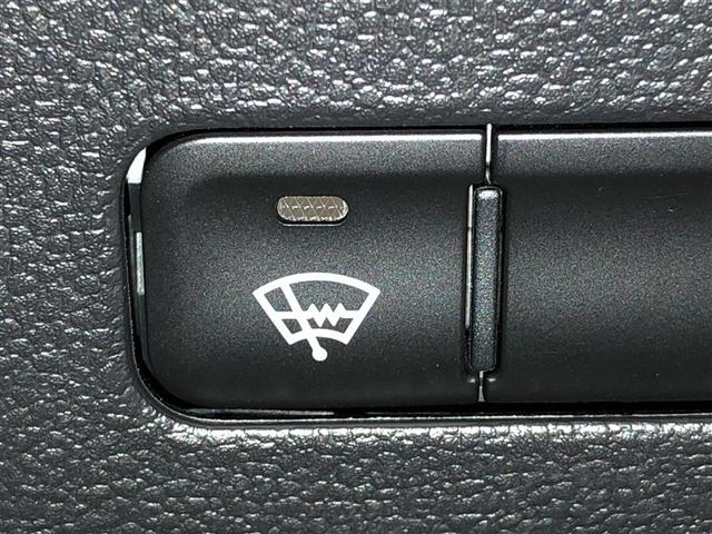 プリウス S 4wd ワンセグTV エアコン LEDヘッドライト ETC車載器 盗難防止システム メモリナビ パワーステアリング カーテンエアバック ABS エアバッグ スマートキー キーレスエントリー AUX(22枚目)