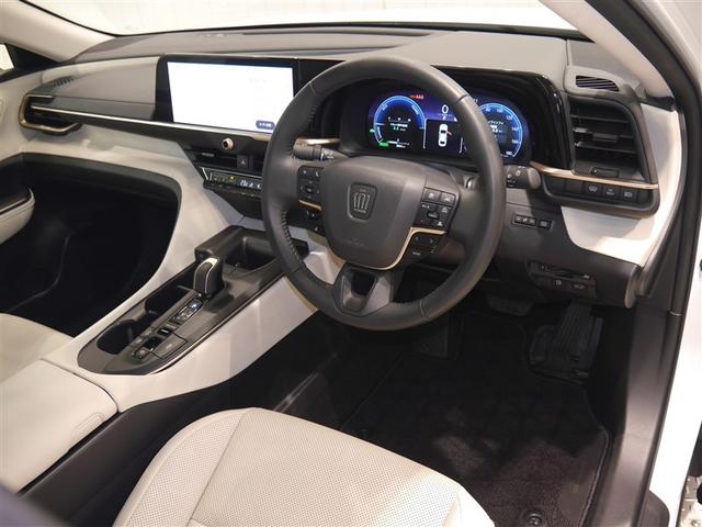 クラウンクロスオーバー Ｇ　レザーパッケージ　ＬＥＤヘッドライト　衝突被害軽減ブレーキ　ＡＣ１００Ｖ電源　地デジ　電動シート　オートクルーズコントロール　バックモニター　盗難防止システム　ＥＴＣ　　４ＷＤ　横滑り防止機能（4枚目）