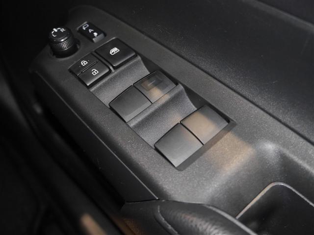 アクア Ｘ　ＡＣ１００Ｖ電源　オートエアコン　ＬＥＤヘッド　クルーズコントロール　ナビ　バックカメラ　ＥＴＣ　サイドエアバッグ　スマートキー　４ＷＤ　盗難防止システム　エアバッグ　メモリーナビ　ＥＳＣ　ＡＢＳ（32枚目）