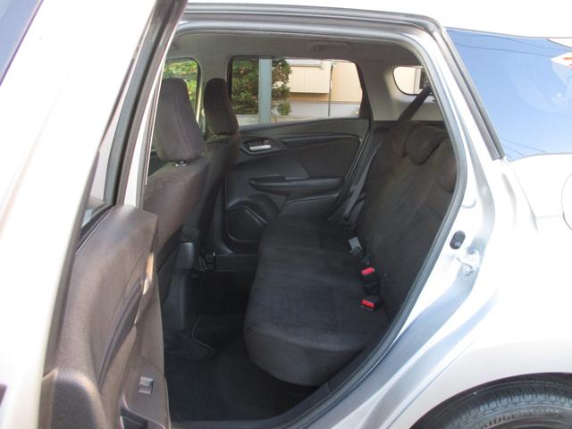 リアシートもキレイです☆