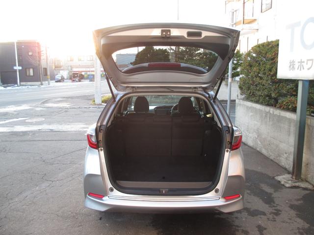 荷室もキレイです☆　荷室広くてレジャーにもビジネスにも大活躍です☆