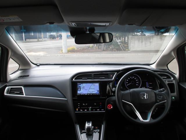 シャトル ４ＷＤ　ハイブリッド　ホンダセンシング　ナビ　バックカメラ　ＥＴＣ　ホンダセンシング　レーンキープアシスト　クルーズコントロール　スマートキー　プッシュスタート　ドアミラーヒーター　フロントガラス熱線　寒冷地仕様　後期モデル　最終型（12枚目）