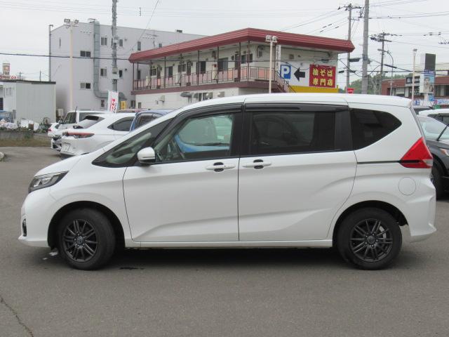 フリード＋ Ｇ・ホンダセンシング　４ＷＤ　デイスプレイオーデイオ　Ｒカメラ　ＥＴＣ　純正エンスタ　横滑り防止装備　衝突軽減ブレーキ　ＬＥＤライト　スマートキー　左右電動スライドドア（20枚目）