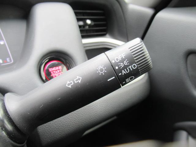 フィット ホーム　４ＷＤ　純正メモリーナビ　Ｒカメラ　ＥＴＣ　ＬＥＤライト　衝突軽減ブレーキ　横滑り防止装備　ＵＳＢ端子　スマートキー　クルーズコントロール（8枚目）