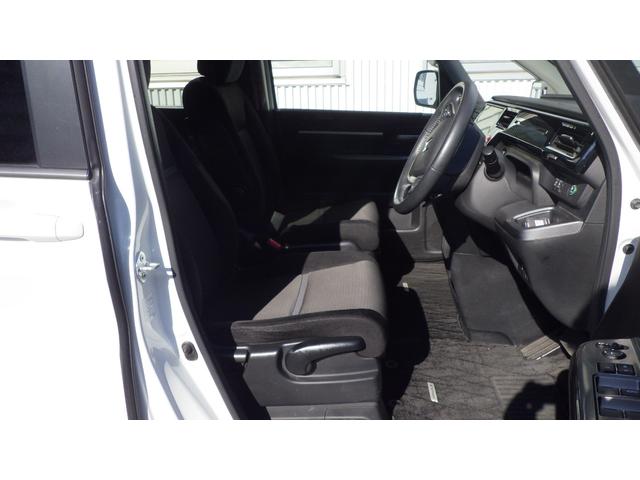 ステップワゴンスパーダ スパーダホンダセンシング　４ＷＤ　ドライブレコーダー　ＥＴＣ　バックカメラ　ナビ　ＴＶ　オートクルーズコントロール　レーンアシスト　衝突被害軽減システム　両側電動スライドドア　オートライト　ＬＥＤヘッドランプ　スマートキー（5枚目）