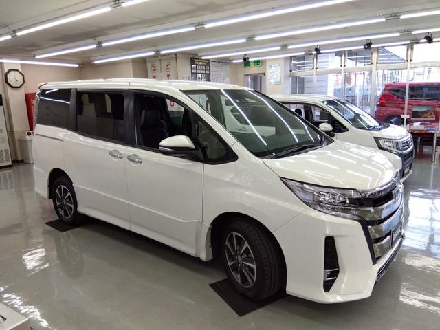 ノア Ｓｉ　ダブルバイビーＩＩ　４ＷＤ　バックカメラ　ナビ　ＴＶ　クリアランスソナー　オートクルーズコントロール　レーンアシスト　衝突被害軽減システム　両側電動スライドドア　オートマチックハイビーム　オートライト　ＬＥＤヘッドランプ（14枚目）