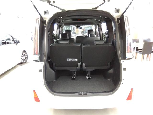 ノア Ｓｉ　ダブルバイビーＩＩ　４ＷＤ　バックカメラ　ナビ　ＴＶ　クリアランスソナー　オートクルーズコントロール　レーンアシスト　衝突被害軽減システム　両側電動スライドドア　オートマチックハイビーム　オートライト　ＬＥＤヘッドランプ（19枚目）