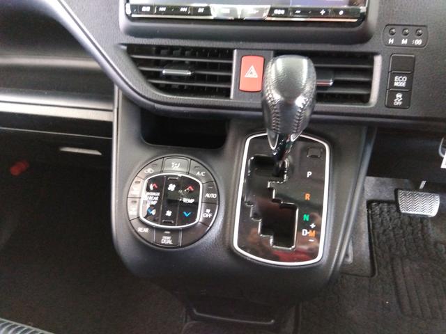 ヴォクシー ZS 4WD ドライブレコーダー ETC バックカメラ ナビ TV 両側電動スライドドア オートライト LEDヘッドランプ サンルーフ スマートキー アイドリングストップ 電動格納ミラー 3列シート(9枚目)