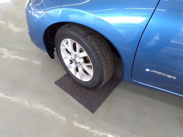 ノート e-パワー X FOUR 4WD TV クリアランスソナー レーンアシスト 衝突被害軽減システム アルミホイール スマートキー アイドリングストップ 電動格納ミラー CVT 盗難防止システム 衝突安全ボディ ABS ESC(29枚目)