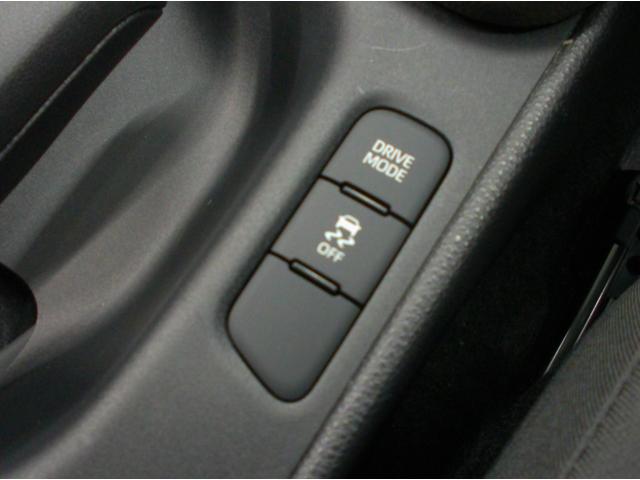 ヤリス G 4WD ETC 全周囲カメラ オートクルーズコントロール レーンアシスト 衝突被害軽減システム アルミホイール オートマチックハイビーム オートライト スマートキー シートヒーター CVT(7枚目)