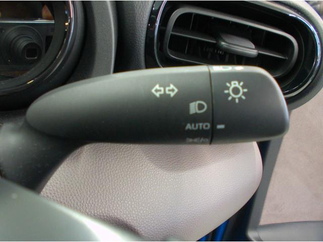 ヤリス G 4WD ETC 全周囲カメラ オートクルーズコントロール レーンアシスト 衝突被害軽減システム アルミホイール オートマチックハイビーム オートライト スマートキー シートヒーター CVT(11枚目)