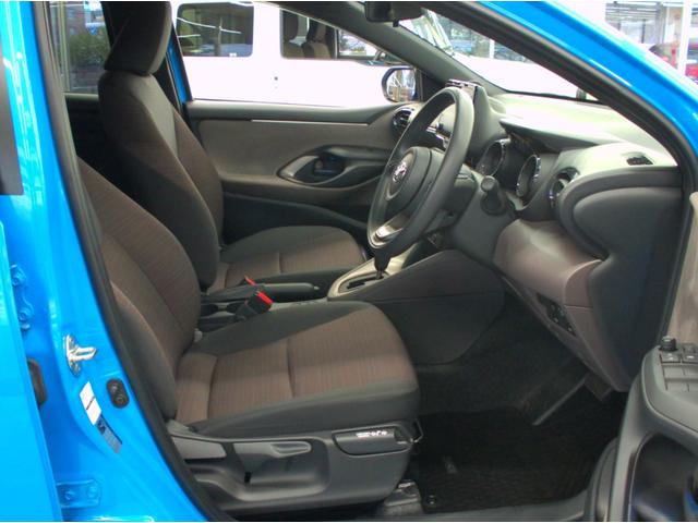 ヤリス G 4WD ETC 全周囲カメラ オートクルーズコントロール レーンアシスト 衝突被害軽減システム アルミホイール オートマチックハイビーム オートライト スマートキー シートヒーター CVT(45枚目)