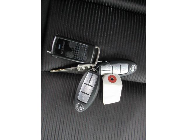 セレナ ハイウェイスター　Ｖセレクション　４ＷＤ　ハイブリッド　衝突軽減　横滑り防止　クルコン　純正メモリーナビ　フルセグ　ブルートゥース　ＤＶＤ再生　全方位カメラ　両側パワースライドドア　ＥＧスターター　ドライブレコーダー（6枚目）