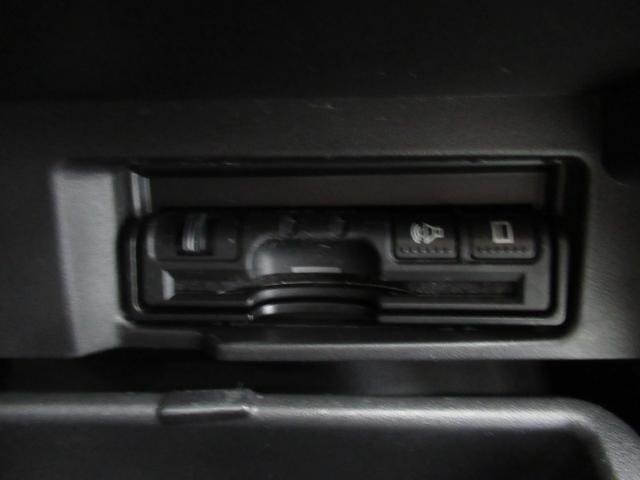 セレナ ハイウェイスター　Ｖセレクション　４ＷＤ　ハイブリッド　衝突軽減　横滑り防止　クルコン　純正メモリーナビ　フルセグ　ブルートゥース　ＤＶＤ再生　全方位カメラ　両側パワースライドドア　ＥＧスターター　ドライブレコーダー（7枚目）