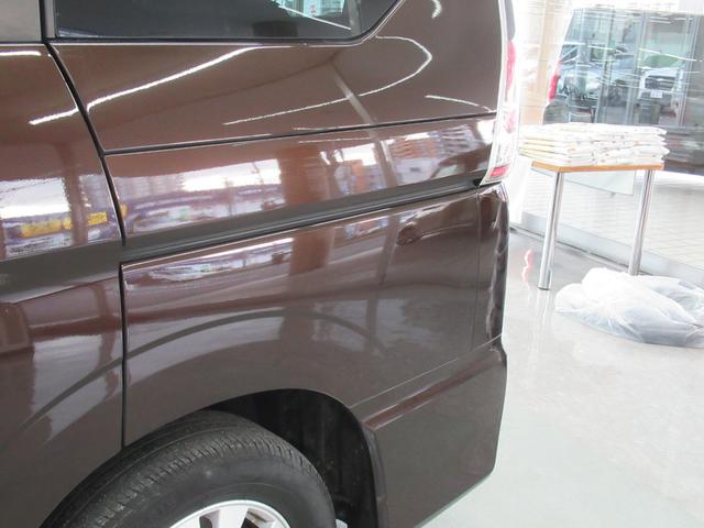 セレナ ハイウェイスター　Ｖセレクション　４ＷＤ　ハイブリッド　衝突軽減　横滑り防止　クルコン　純正メモリーナビ　フルセグ　ブルートゥース　ＤＶＤ再生　全方位カメラ　両側パワースライドドア　ＥＧスターター　ドライブレコーダー（8枚目）