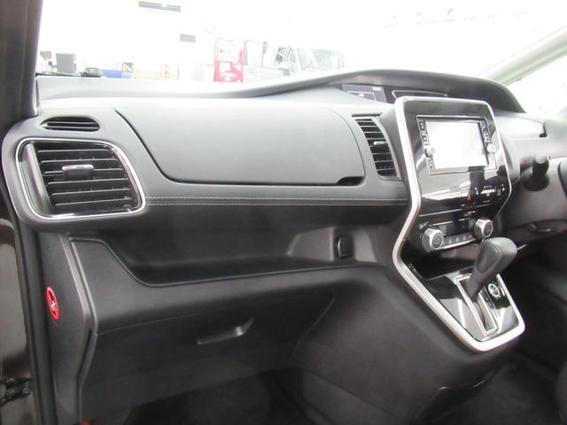 セレナ ハイウェイスター　Ｖセレクション　４ＷＤ　ハイブリッド　衝突軽減　横滑り防止　クルコン　純正メモリーナビ　フルセグ　ブルートゥース　ＤＶＤ再生　全方位カメラ　両側パワースライドドア　ＥＧスターター　ドライブレコーダー（9枚目）