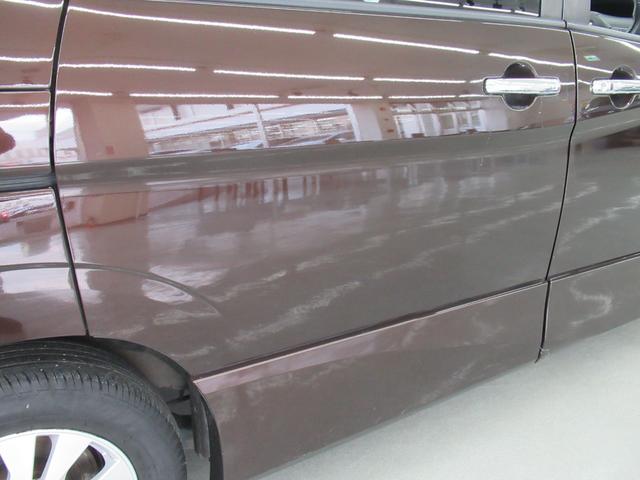 セレナ ハイウェイスター　Ｖセレクション　４ＷＤ　ハイブリッド　衝突軽減　横滑り防止　クルコン　純正メモリーナビ　フルセグ　ブルートゥース　ＤＶＤ再生　全方位カメラ　両側パワースライドドア　ＥＧスターター　ドライブレコーダー（12枚目）