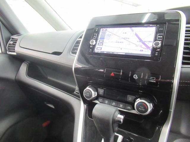 セレナ ハイウェイスター　Ｖセレクション　４ＷＤ　ハイブリッド　衝突軽減　横滑り防止　クルコン　純正メモリーナビ　フルセグ　ブルートゥース　ＤＶＤ再生　全方位カメラ　両側パワースライドドア　ＥＧスターター　ドライブレコーダー（19枚目）