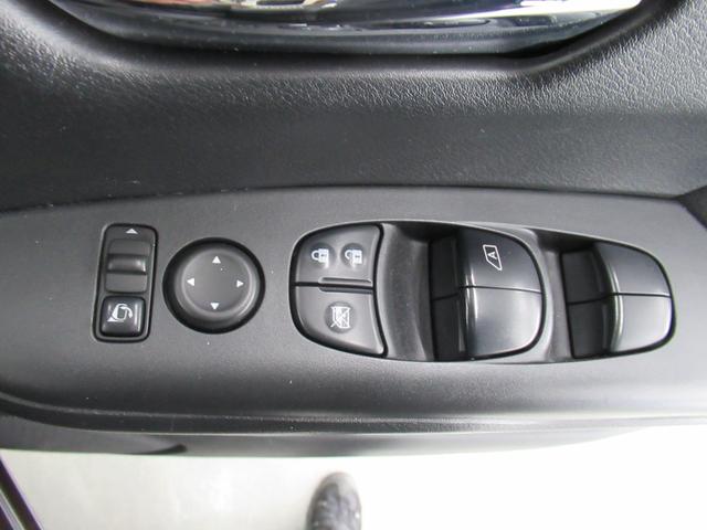 セレナ ハイウェイスター　Ｖセレクション　４ＷＤ　ハイブリッド　衝突軽減　横滑り防止　クルコン　純正メモリーナビ　フルセグ　ブルートゥース　ＤＶＤ再生　全方位カメラ　両側パワースライドドア　ＥＧスターター　ドライブレコーダー（49枚目）