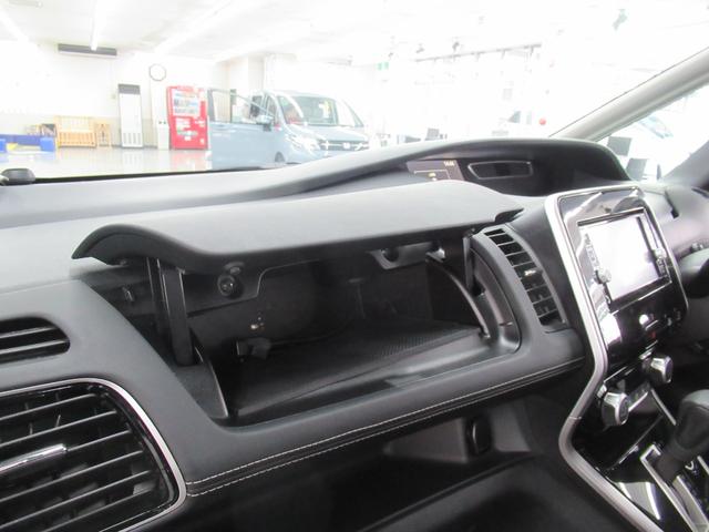 セレナ ハイウェイスター　Ｖセレクション　４ＷＤ　ハイブリッド　衝突軽減　横滑り防止　クルコン　純正メモリーナビ　フルセグ　ブルートゥース　ＤＶＤ再生　全方位カメラ　両側パワースライドドア　ＥＧスターター　ドライブレコーダー（68枚目）