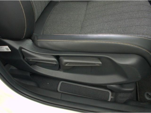 フィット ｅ：ＨＥＶホーム　４ＷＤ　純正メモリーナビ　Ｒカメラ　ＥＴＣ　ＬＥＤライト　衝突軽減装置　ブルートウース対応　ドラレコ　ＵＳＢ端子付き　オートライト（18枚目）