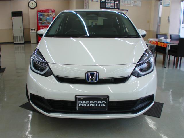 フィット ｅ：ＨＥＶホーム　４ＷＤ　純正メモリーナビ　Ｒカメラ　ＥＴＣ　ＬＥＤライト　衝突軽減装置　ブルートウース対応　ドラレコ　ＵＳＢ端子付き　オートライト（64枚目）