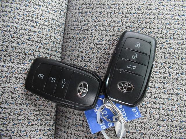 ヤリスクロス ハイブリッドＺ　４ＷＤ　Ｒカメラ　ＥＴＣ　ＬＥＤライト　スマートキー　衝突軽減装置　横滑り防止装備　夏冬タイヤ装備（6枚目）