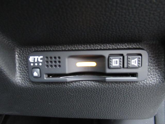 フリード クロスター・ホンダセンシング 4WD 純正メモリーナビ Rカメラ ETC 左右電動スライドドア シートヒーター ブルートウース対応 ドラレコ USB端子付き 衝突軽減装置(4枚目)