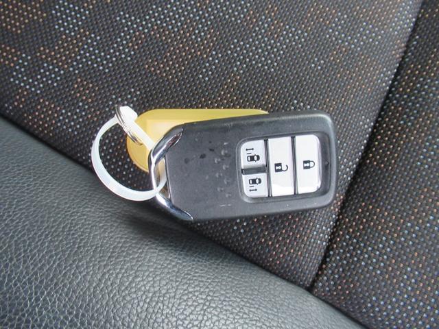 フリード クロスター・ホンダセンシング 4WD 純正メモリーナビ Rカメラ ETC 左右電動スライドドア シートヒーター ブルートウース対応 ドラレコ USB端子付き 衝突軽減装置(12枚目)