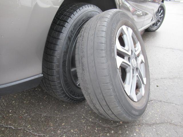 フリード クロスター・ホンダセンシング 4WD 純正メモリーナビ Rカメラ ETC 左右電動スライドドア シートヒーター ブルートウース対応 ドラレコ USB端子付き 衝突軽減装置(13枚目)