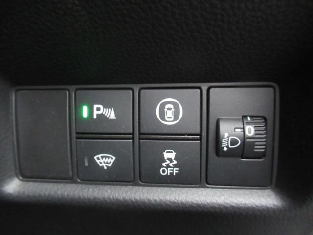 フィット ｅ：ＨＥＶリュクス　４ＷＤ　純正メモリーナビ　Ｒカメラ　ＥＴＣ　ＬＥＤライト　シートヒーター　ドラレコ　ブルートウース対応　衝突軽減装置　スマートキ（7枚目）