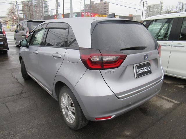 フィット ｅ：ＨＥＶリュクス　４ＷＤ　純正メモリーナビ　Ｒカメラ　ＥＴＣ　ＬＥＤライト　シートヒーター　ドラレコ　ブルートウース対応　衝突軽減装置　スマートキ（20枚目）